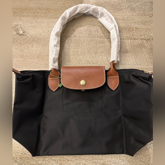 Longchamp Handbags - NWT Classic Longchamp black medium tote bag